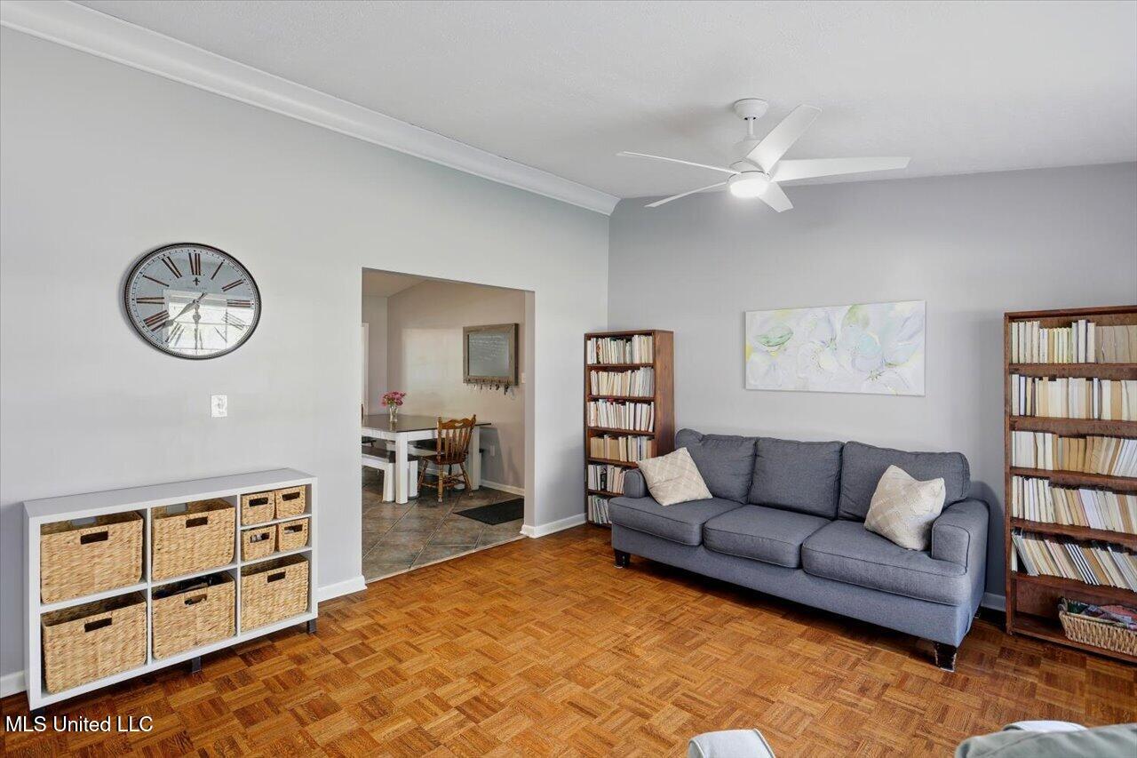 718 Tanglewood Drive