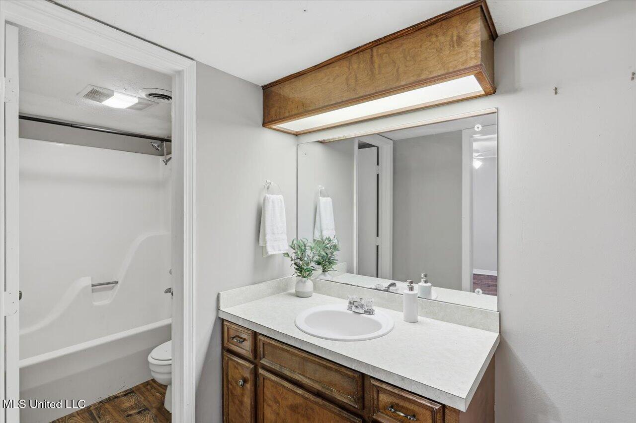 310 Avondale Drive, A, Clinton