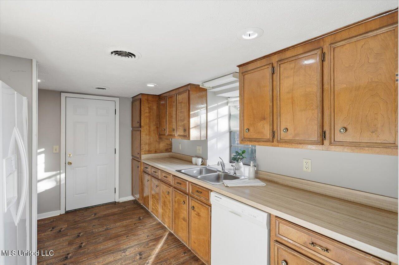 310 Avondale Drive, A, Clinton