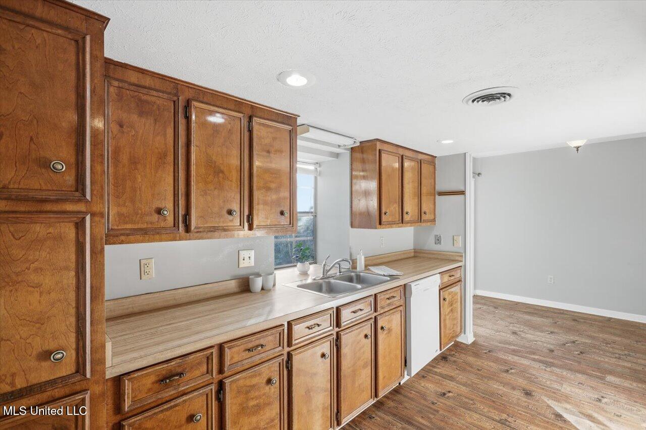 310 Avondale Drive, A, Clinton