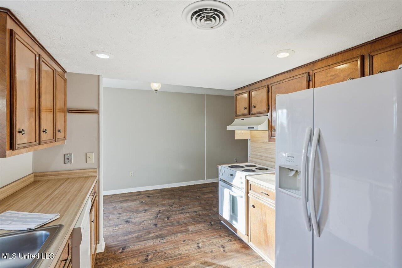 310 Avondale Drive, A, Clinton