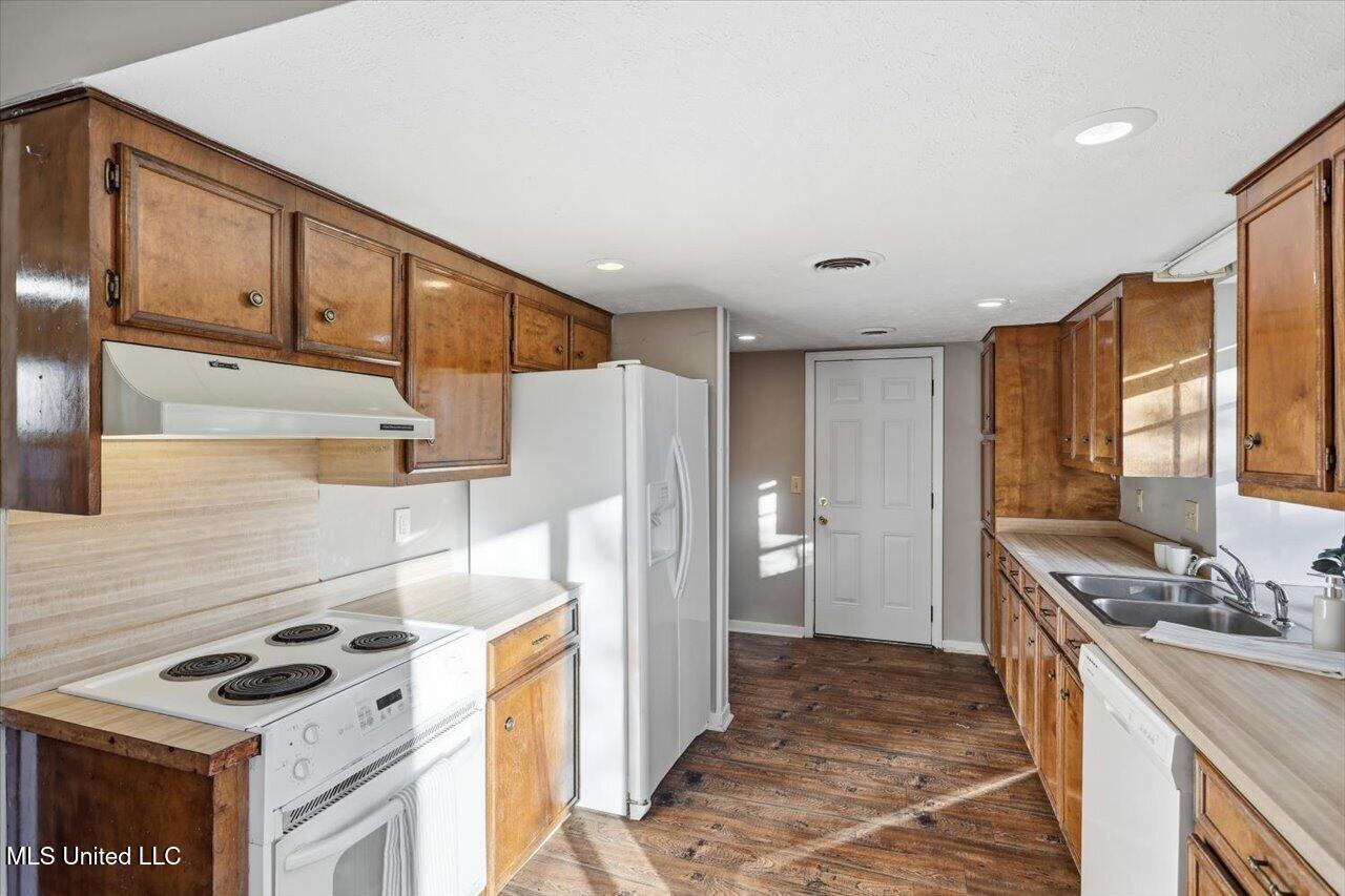 310 Avondale Drive, A, Clinton