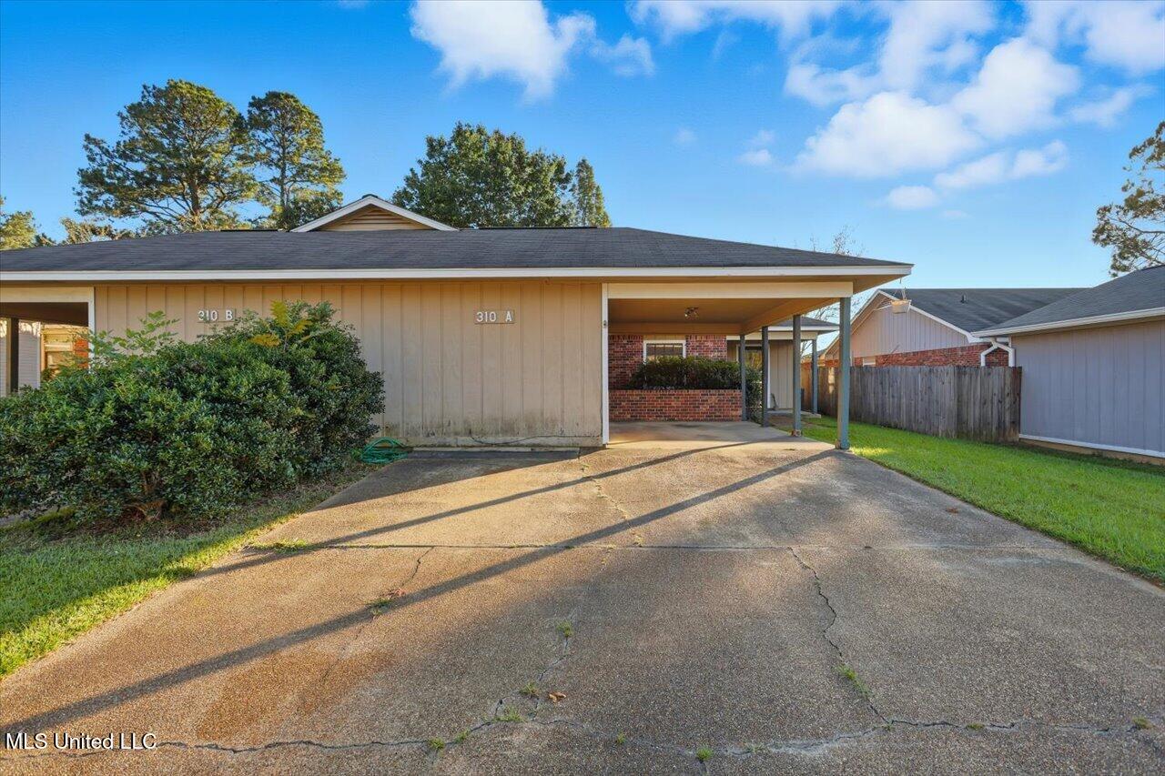 310 Avondale Drive, A, Clinton