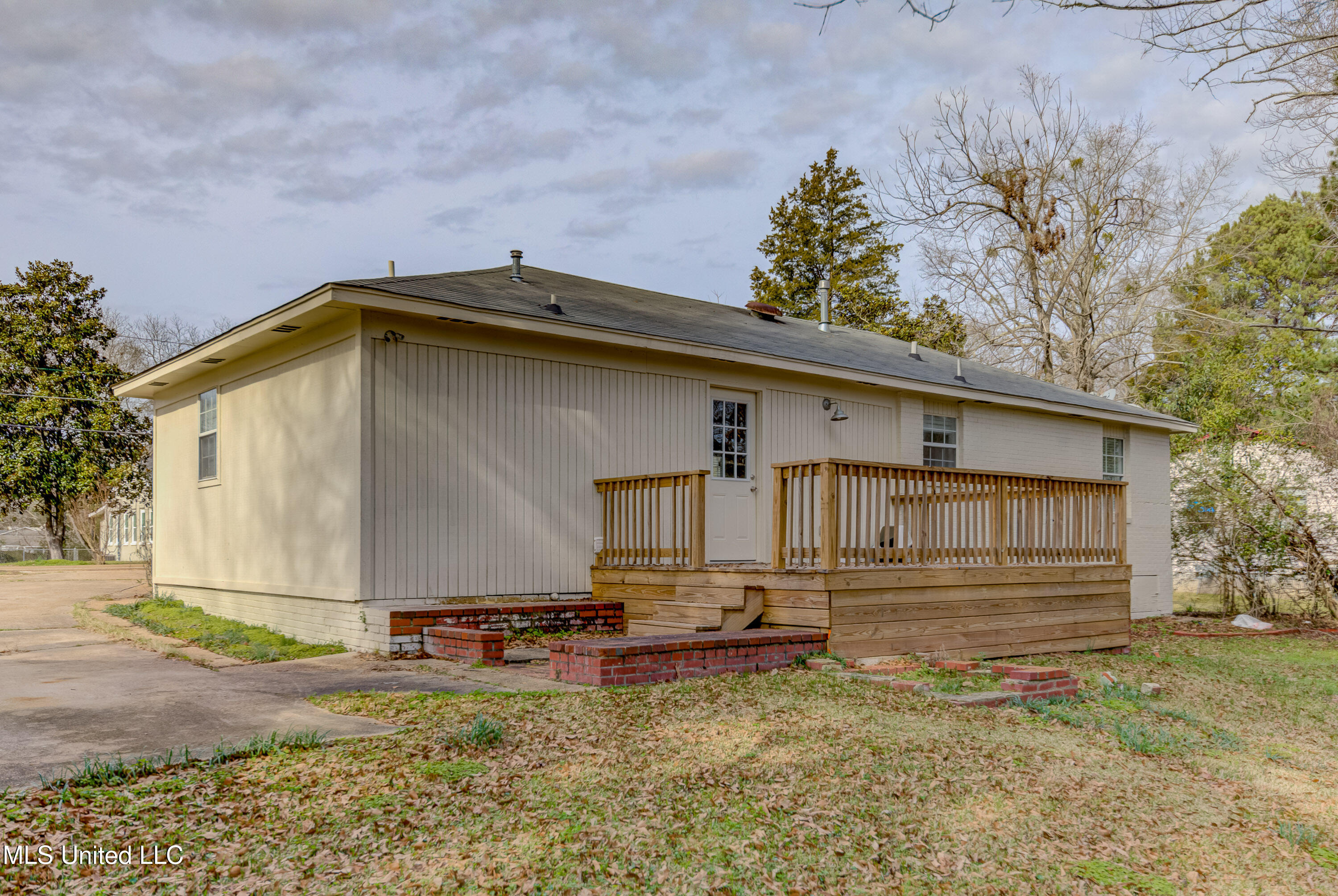 914 Monroe Street, Clinton