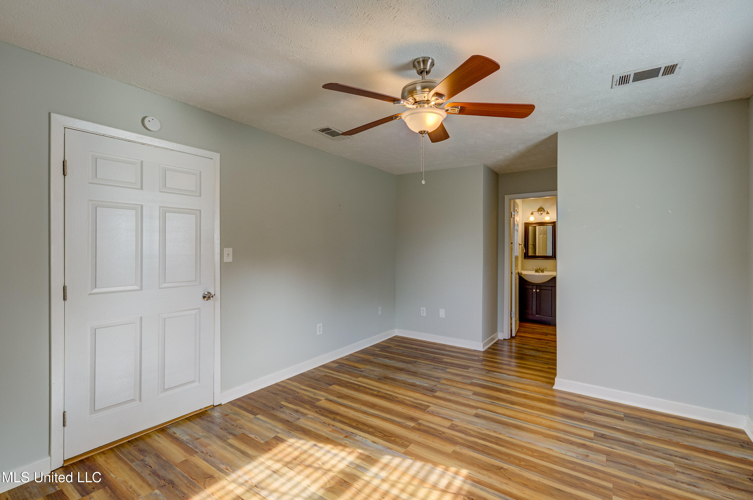 914 Monroe Street, Clinton