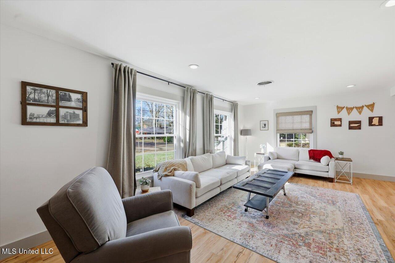 1004 Meadow Heights Drive