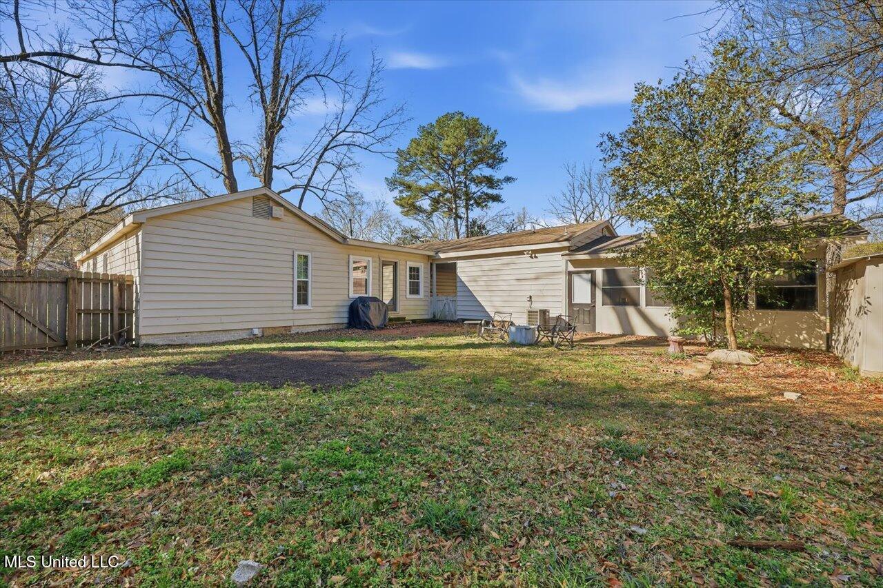 1004 Meadow Heights Drive