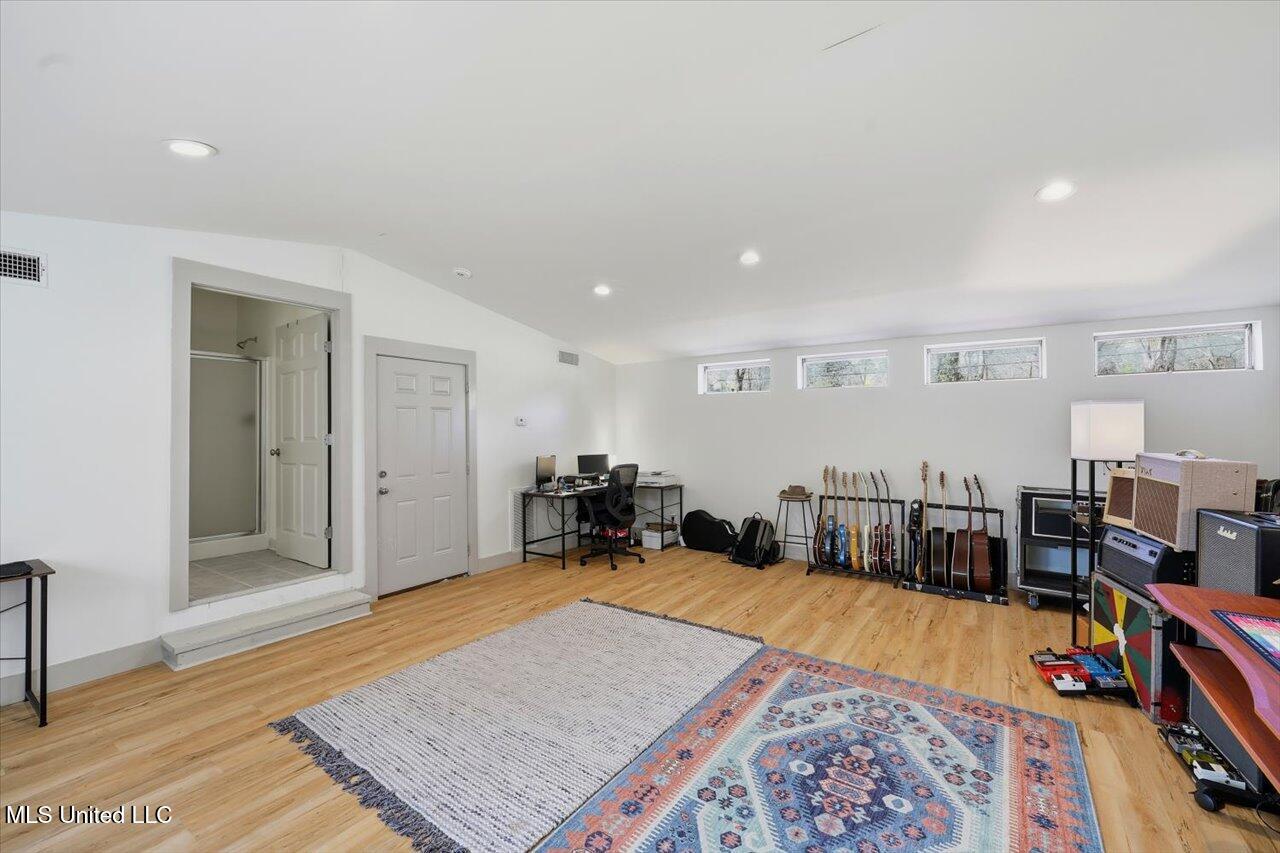 1004 Meadow Heights Drive