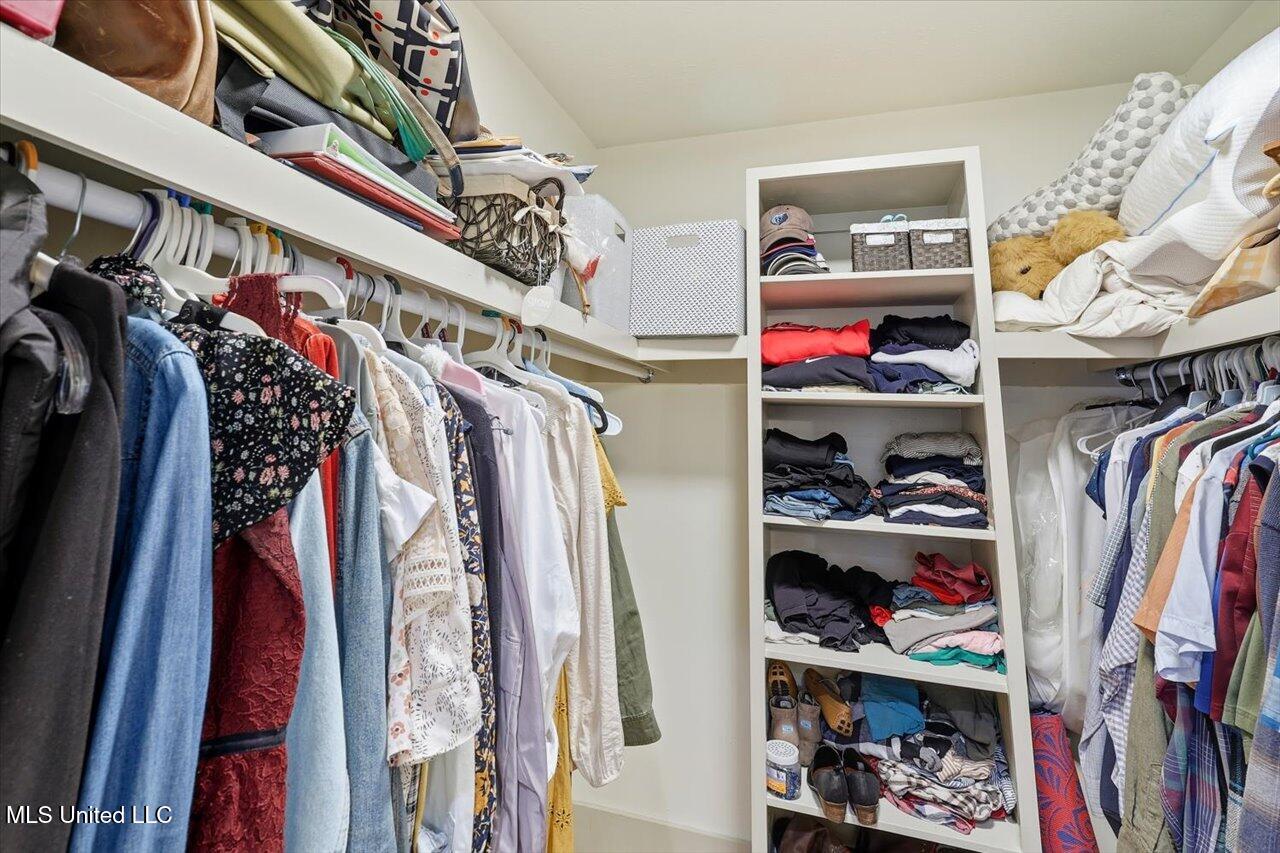 1004 Meadow Heights Drive