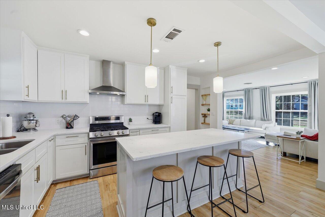 1004 Meadow Heights Drive