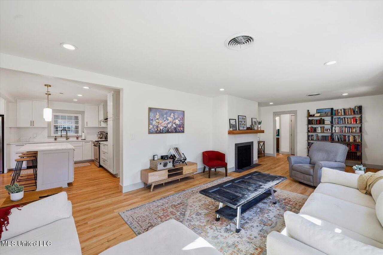 1004 Meadow Heights Drive