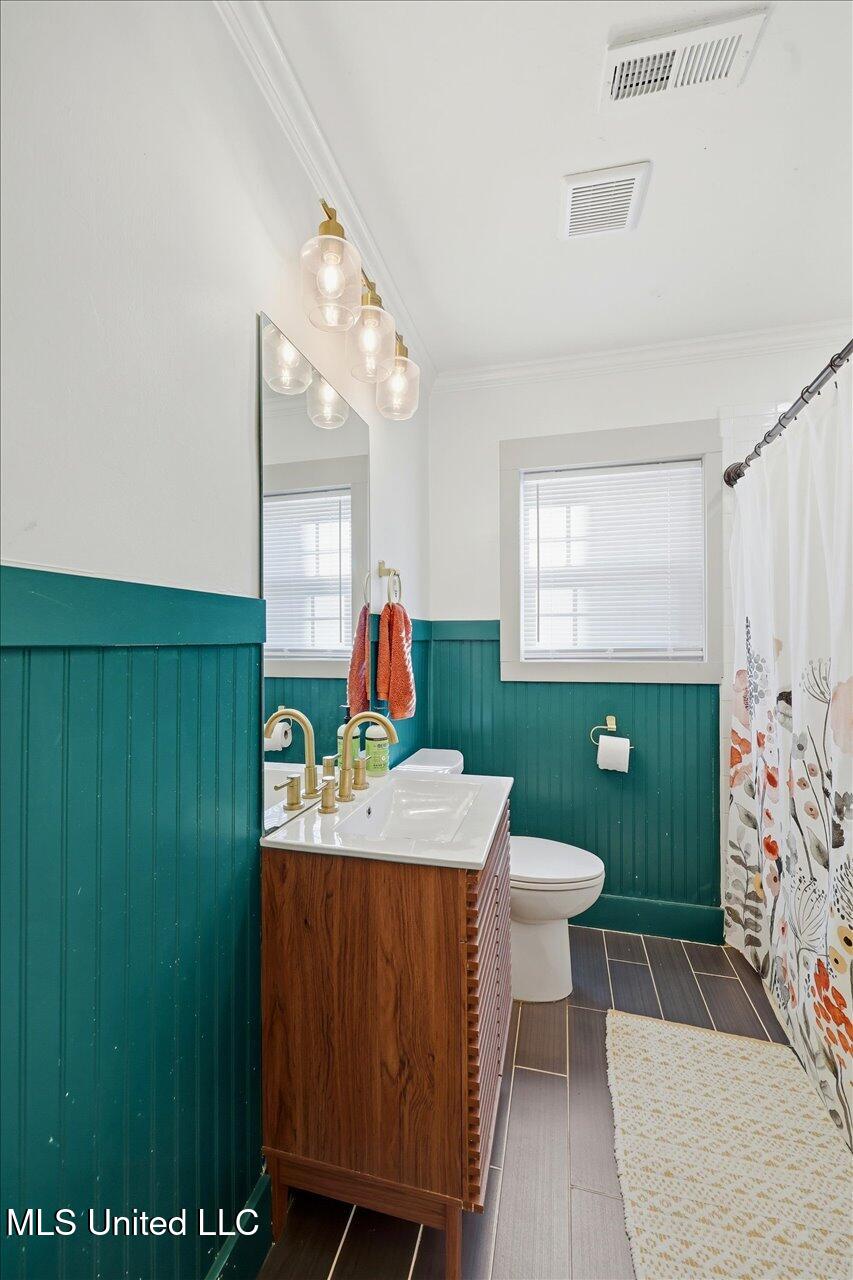 1004 Meadow Heights Drive