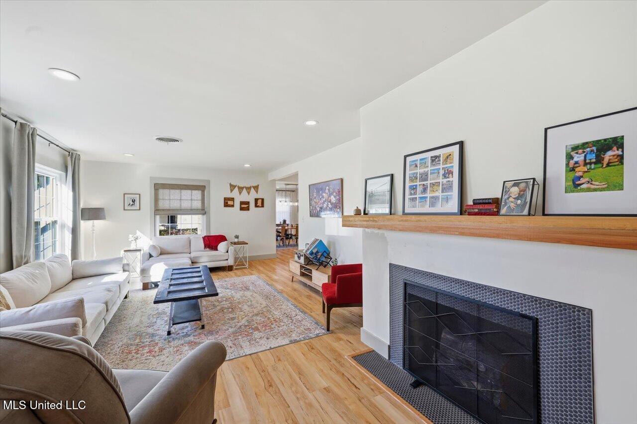 1004 Meadow Heights Drive