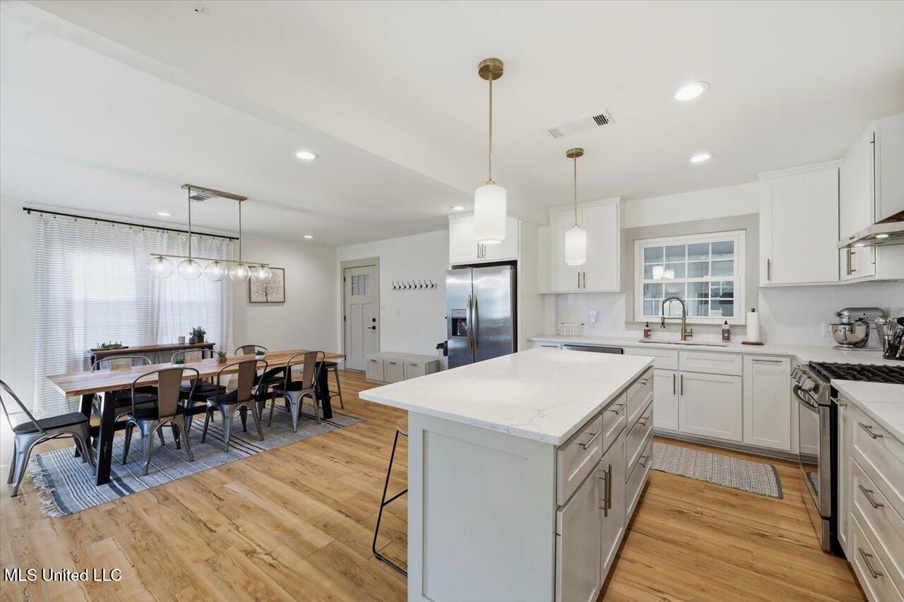 1004 Meadow Heights Drive