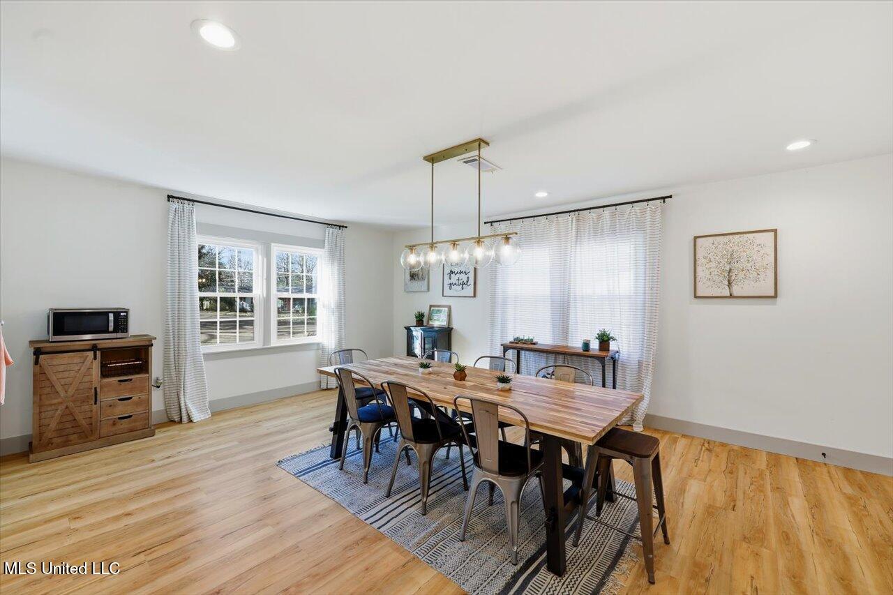 1004 Meadow Heights Drive