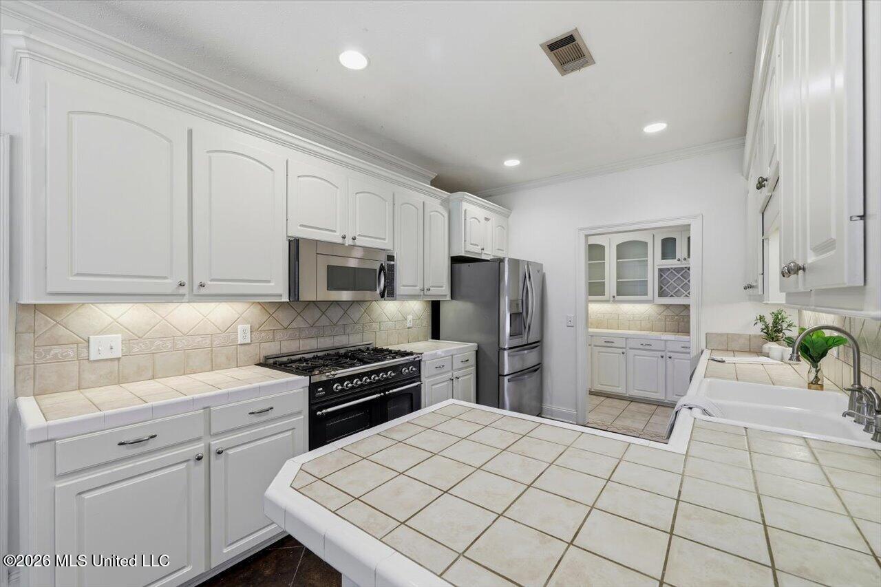 105 Oak Meadow Drive