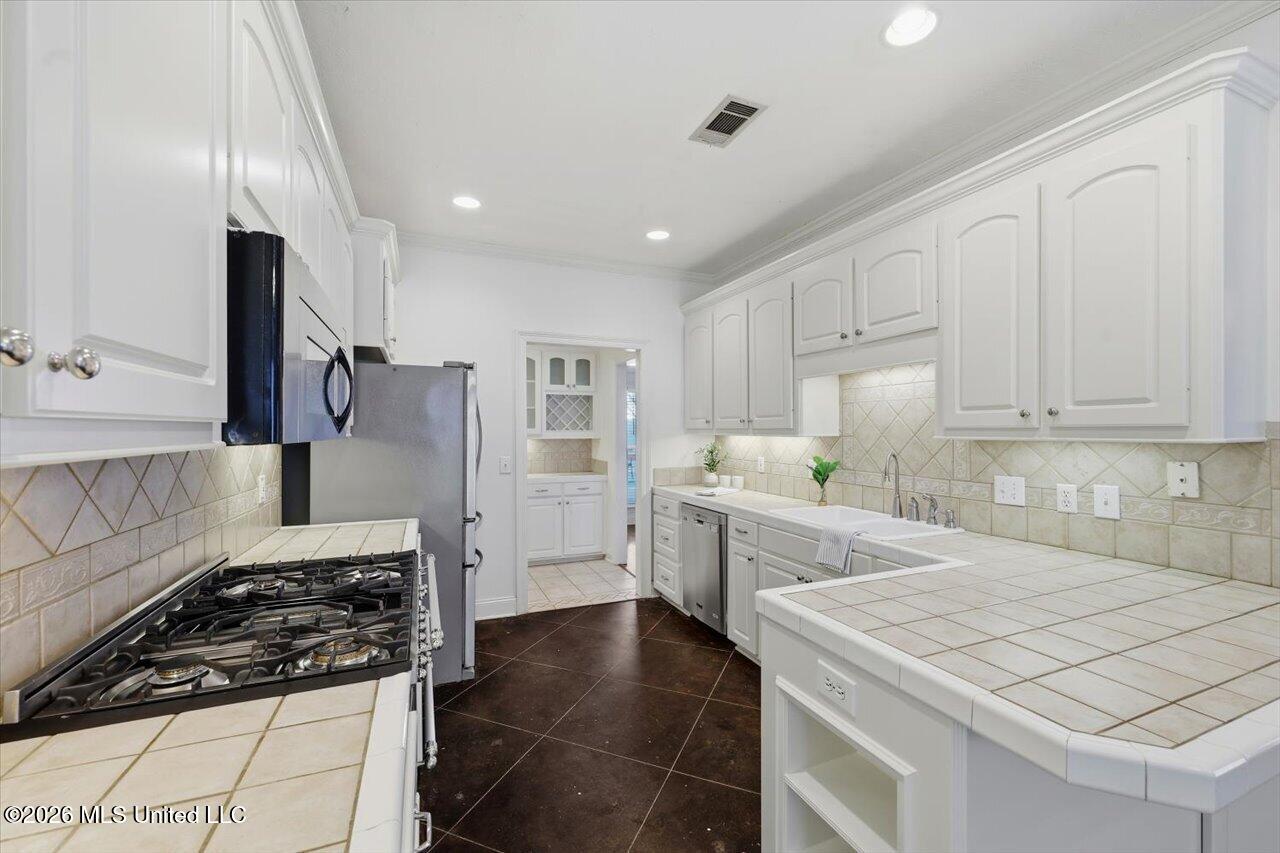 105 Oak Meadow Drive