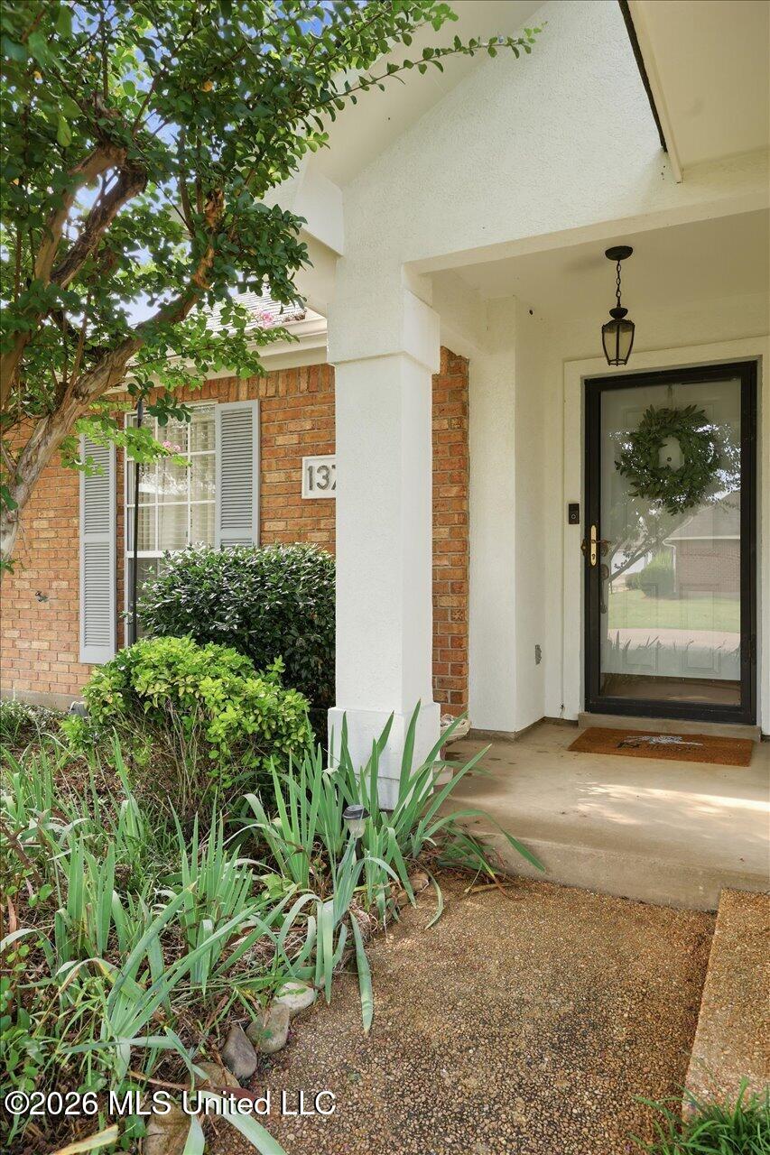 137 Villa Way