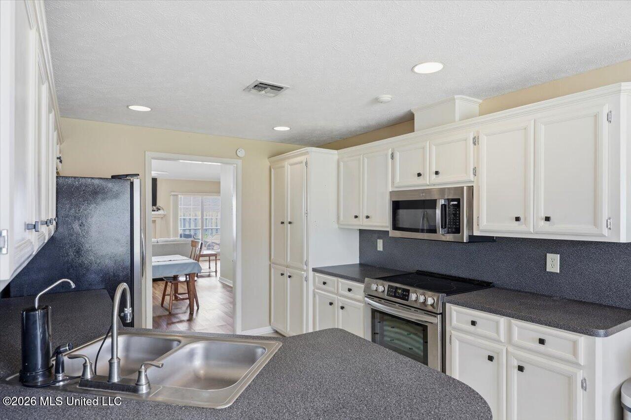 137 Villa Way