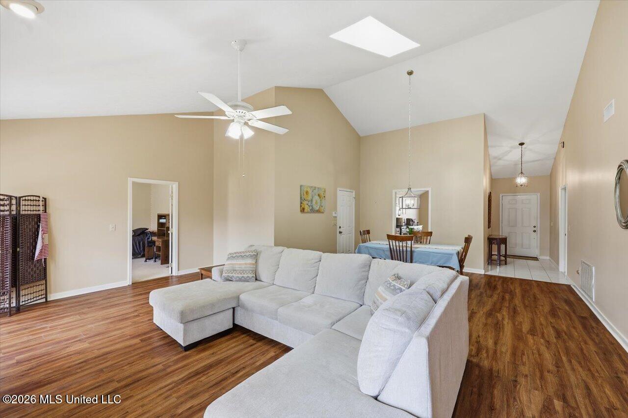 137 Villa Way