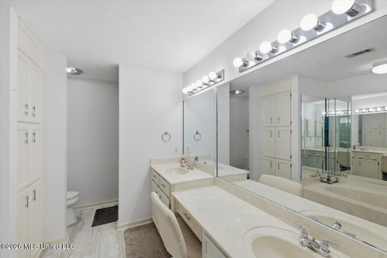 137 Villa Way