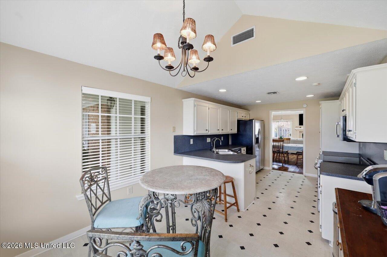 137 Villa Way