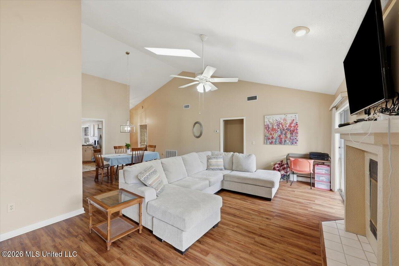 137 Villa Way