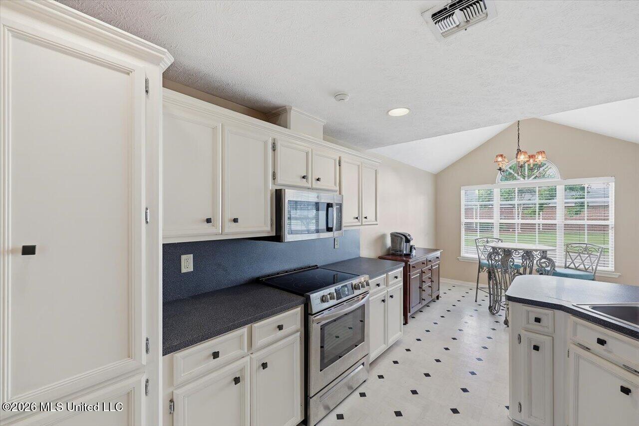 137 Villa Way