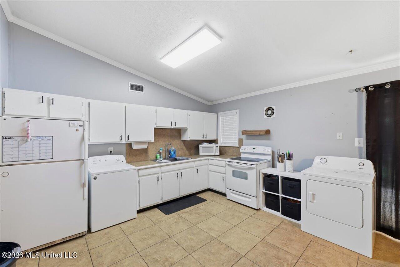 502 W Lakeview Circle