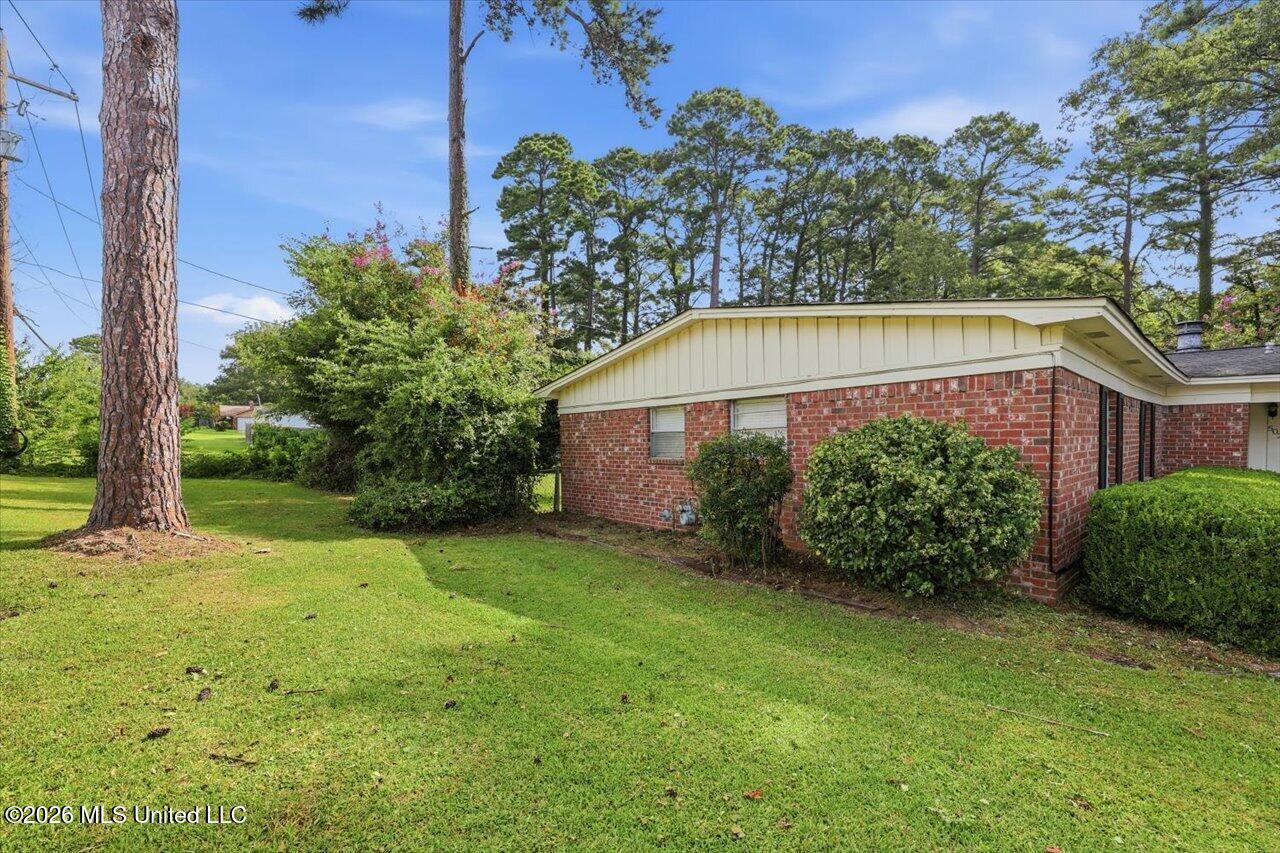 502 W Lakeview Circle