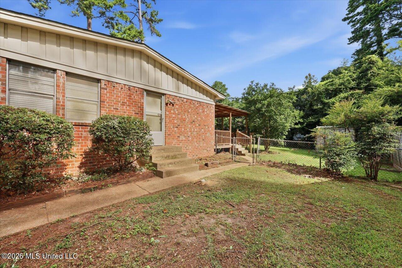 502 W Lakeview Circle