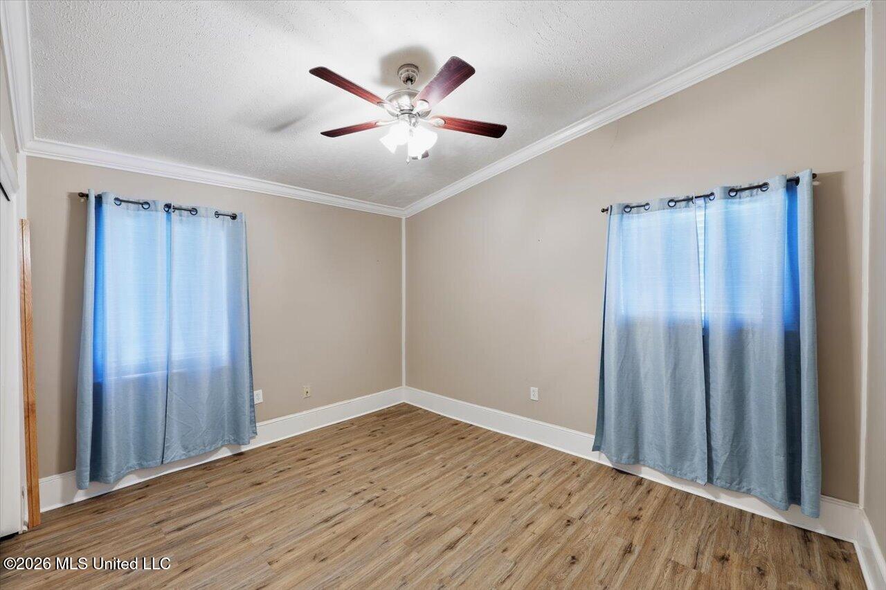 502 W Lakeview Circle