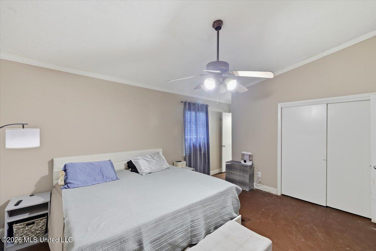 502 W Lakeview Circle