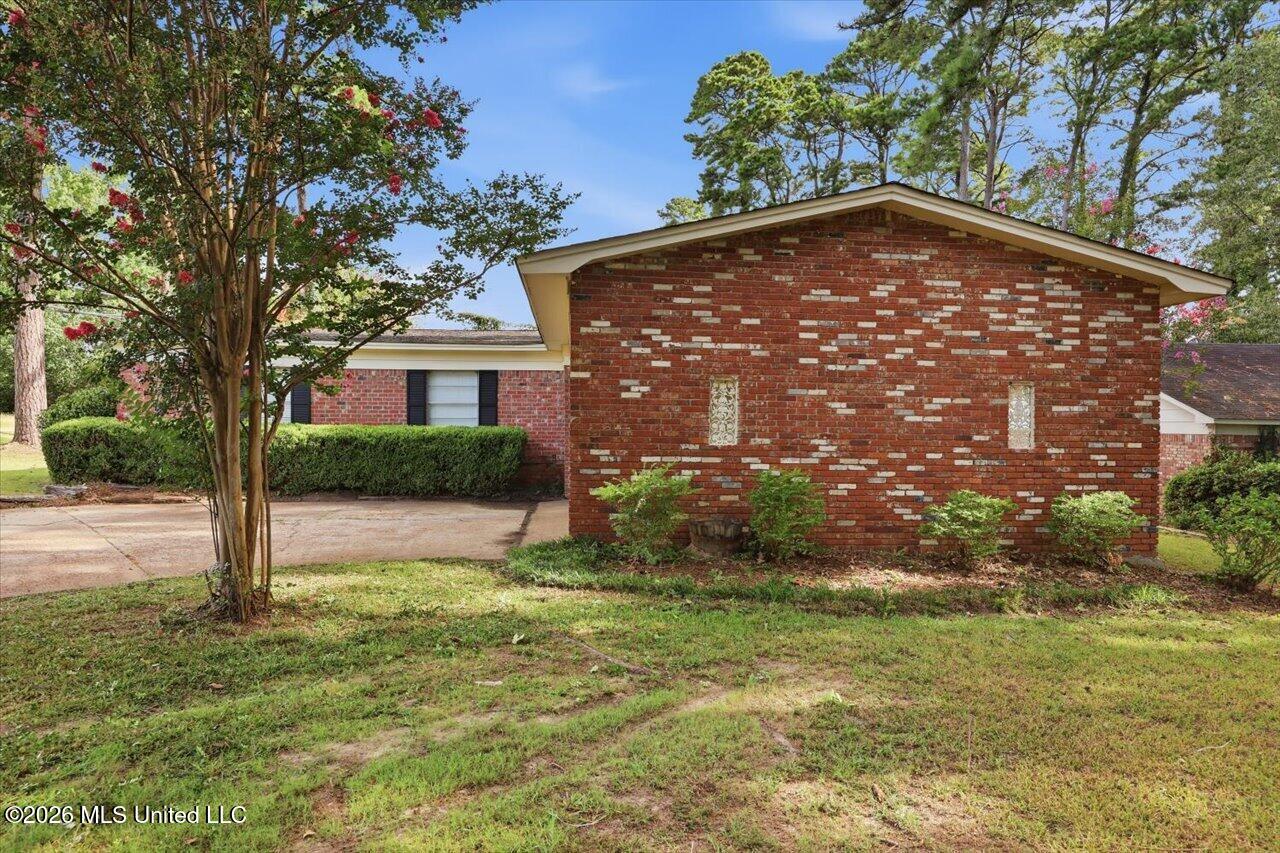 502 W Lakeview Circle