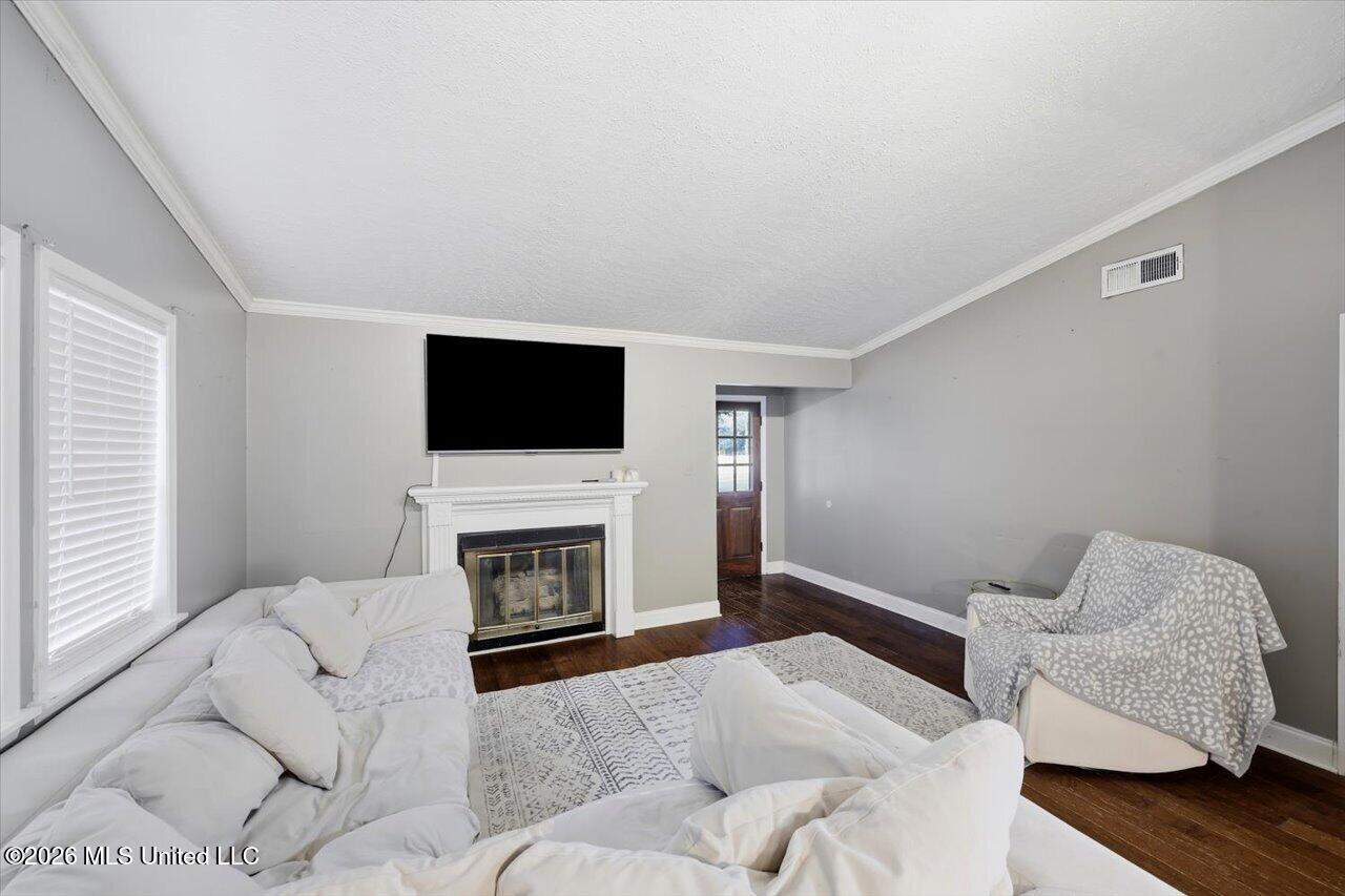 502 W Lakeview Circle