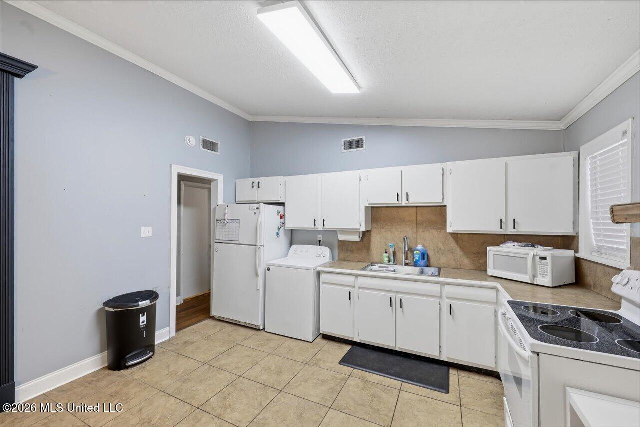 502 W Lakeview Circle
