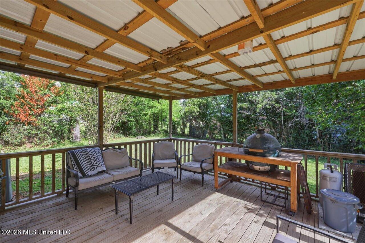 502 W Lakeview Circle