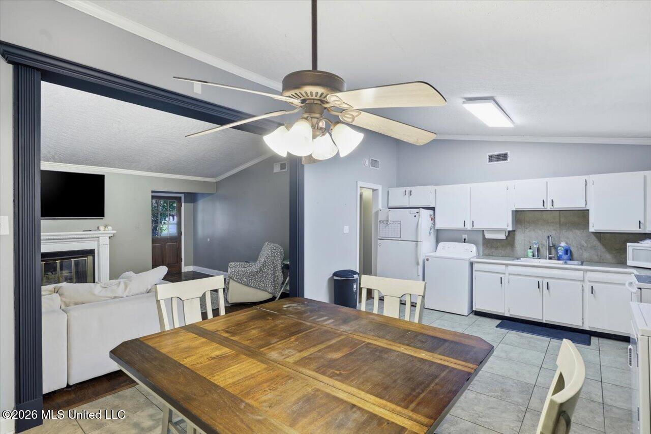 502 W Lakeview Circle