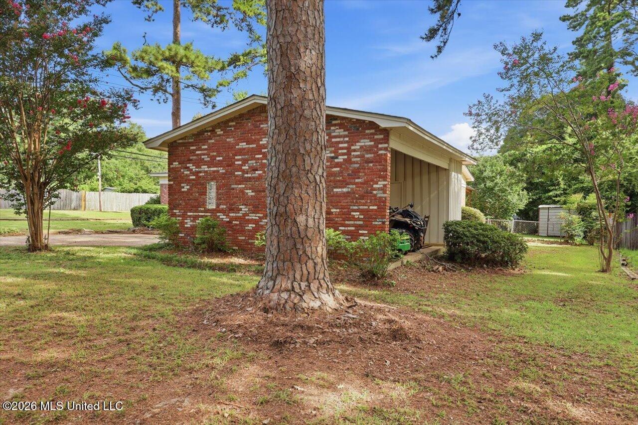 502 W Lakeview Circle