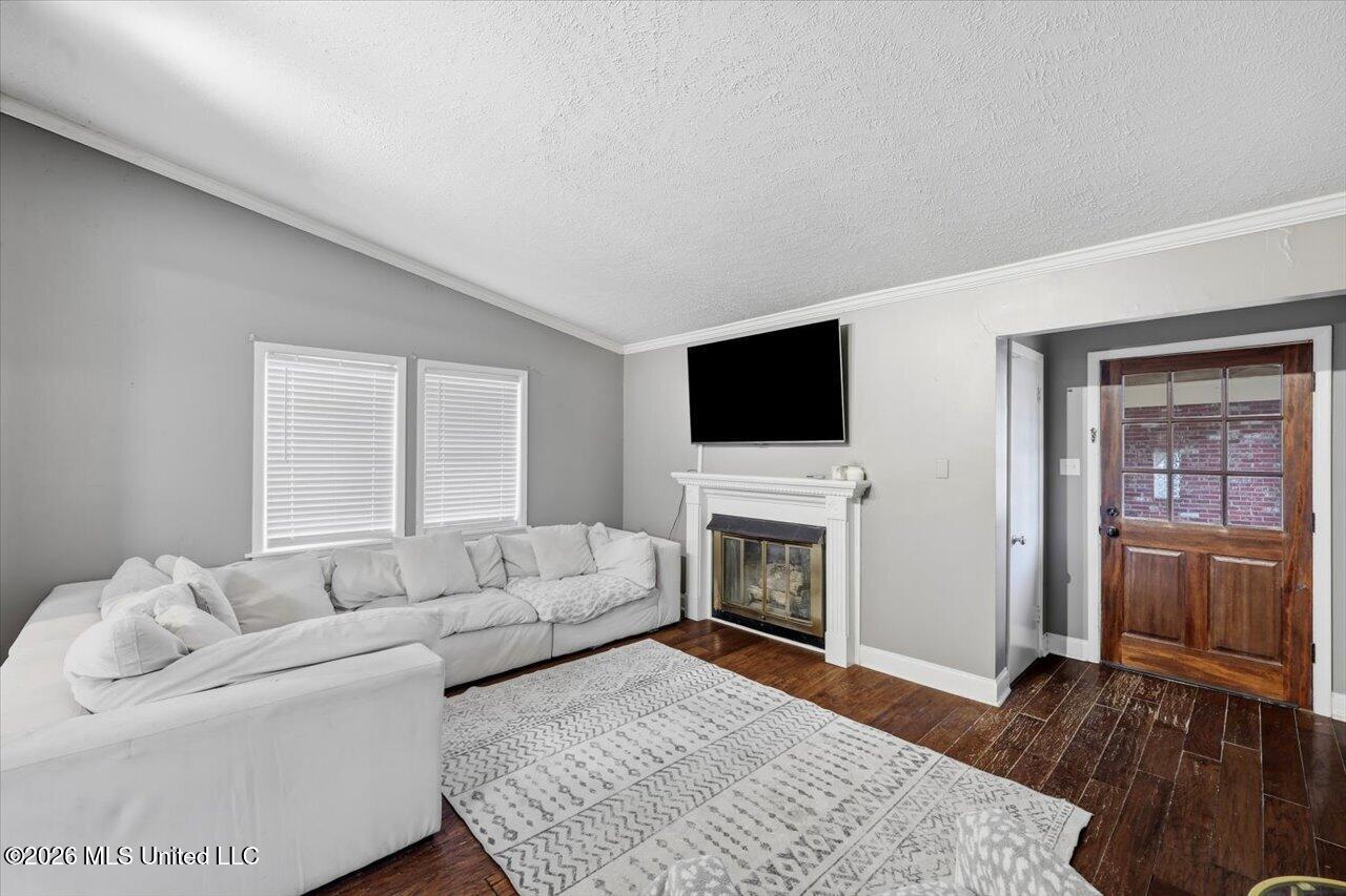 502 W Lakeview Circle