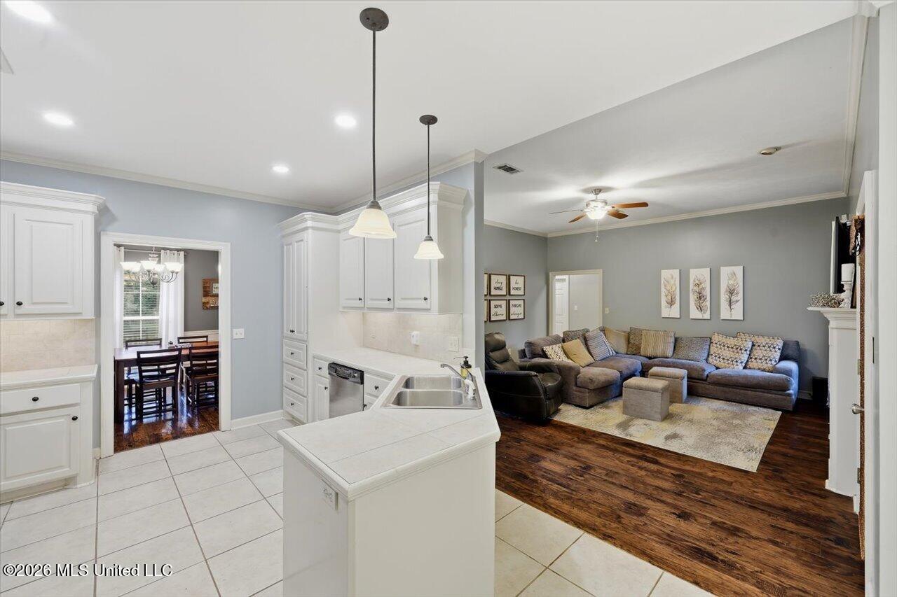 313 Hunters Ridge Drive