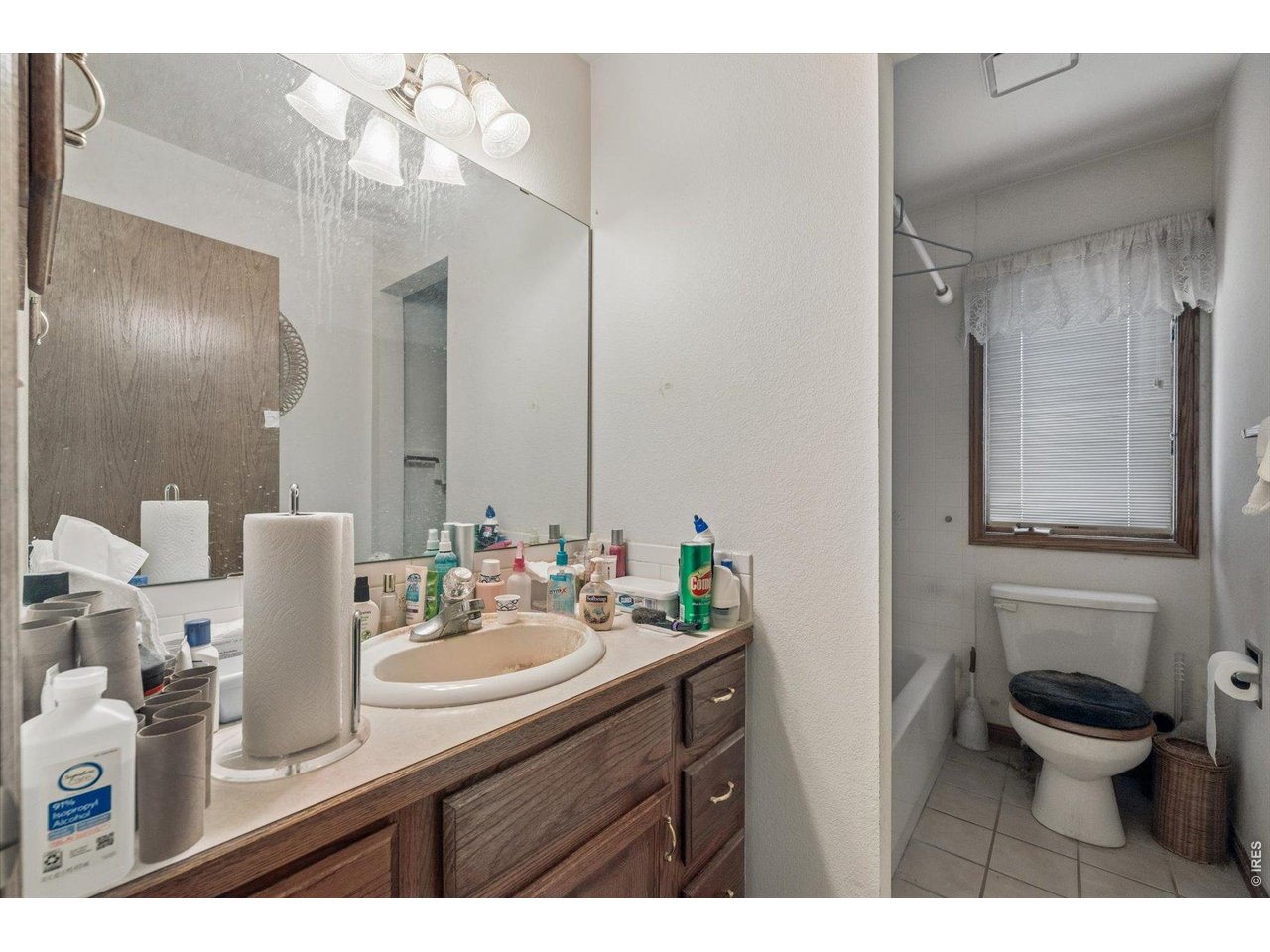 2434 Maplewood Cir W