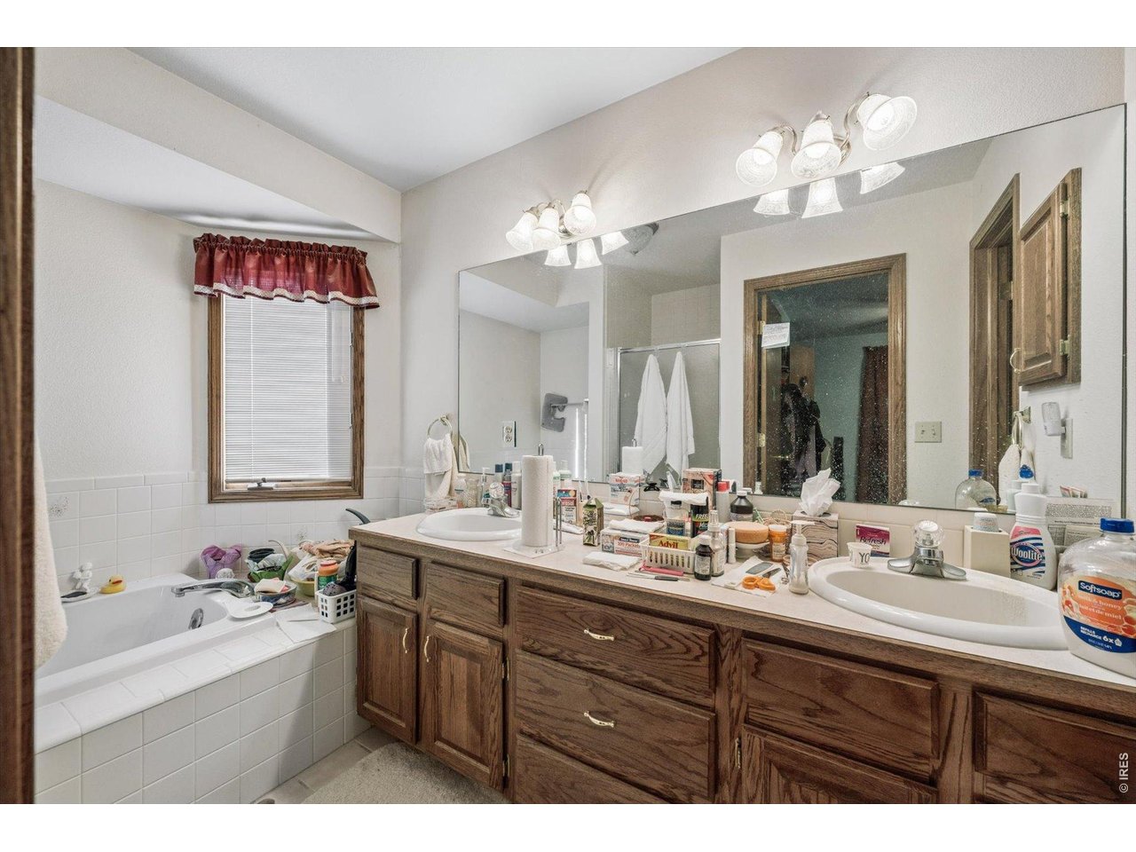 2434 Maplewood Cir W