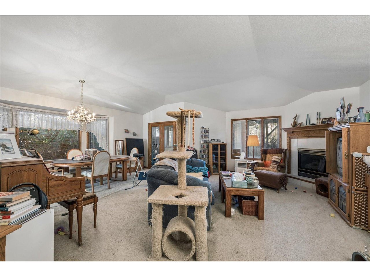 2434 Maplewood Cir W