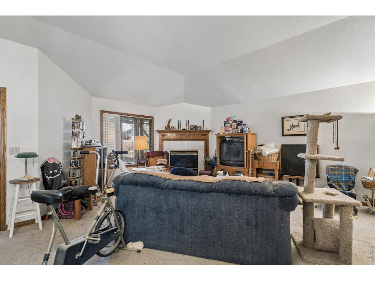 2434 Maplewood Cir W