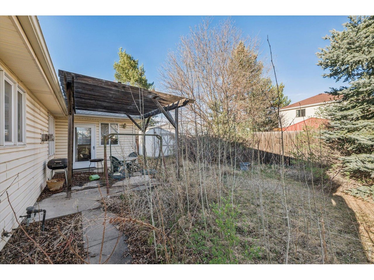 2434 Maplewood Cir W