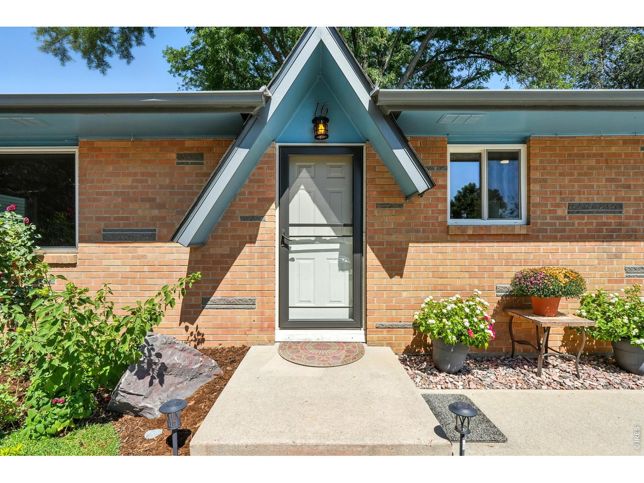 16 Merideth Ln
