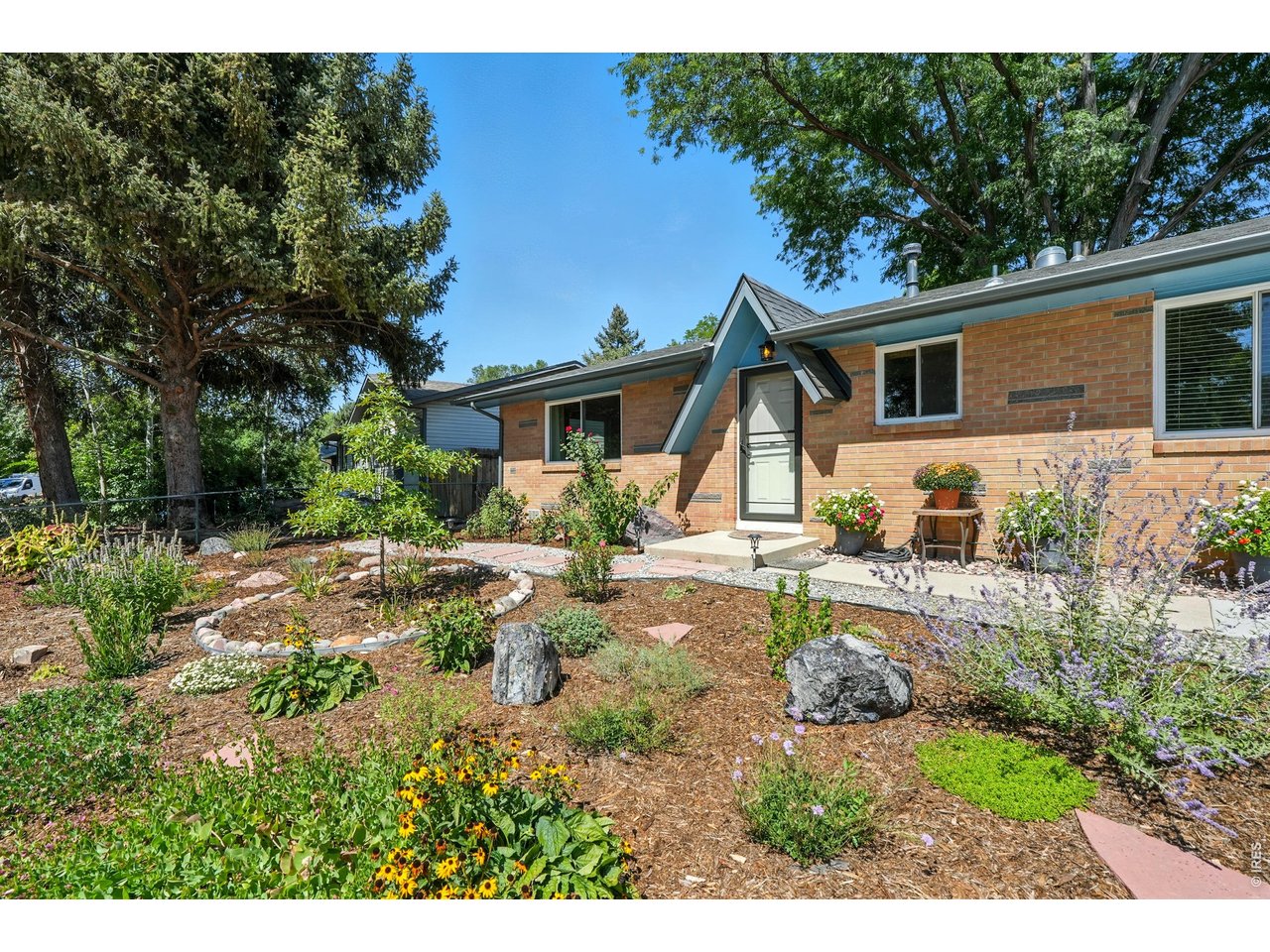 16 Merideth Ln