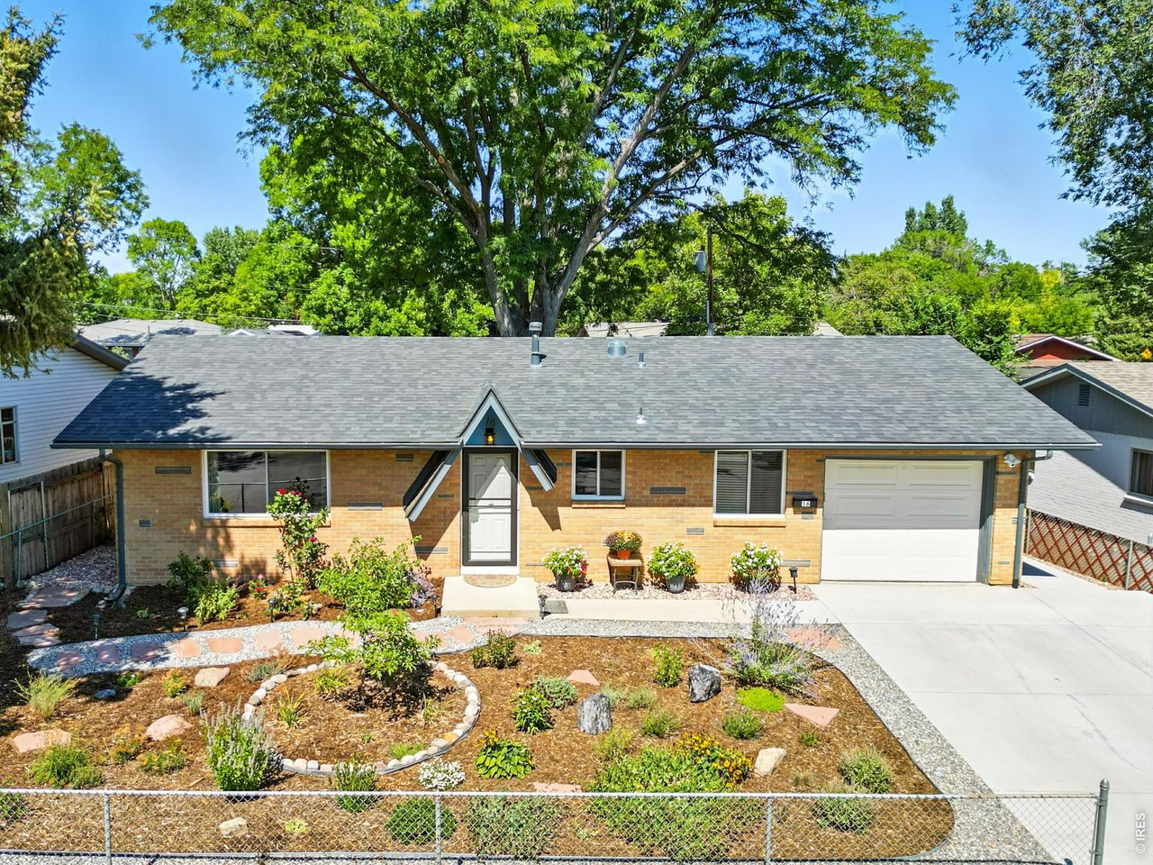 16 Merideth Ln