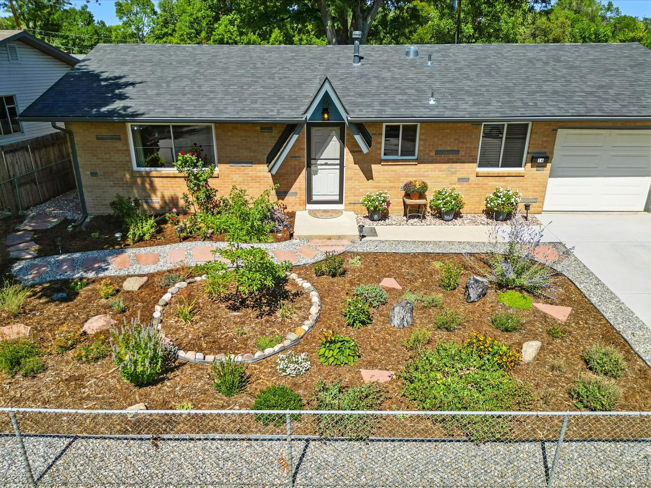 16 Merideth Ln
